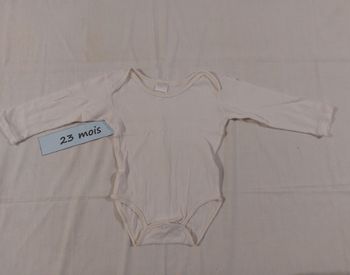 Body manche longue  blanc cassé taille 23 mois