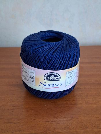 Pelote de fil pour crochet, bleu marine