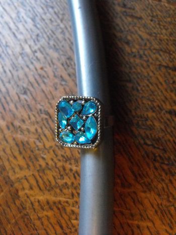 bague réglable avec strass bleu