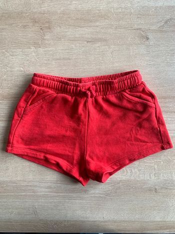 Short rouge