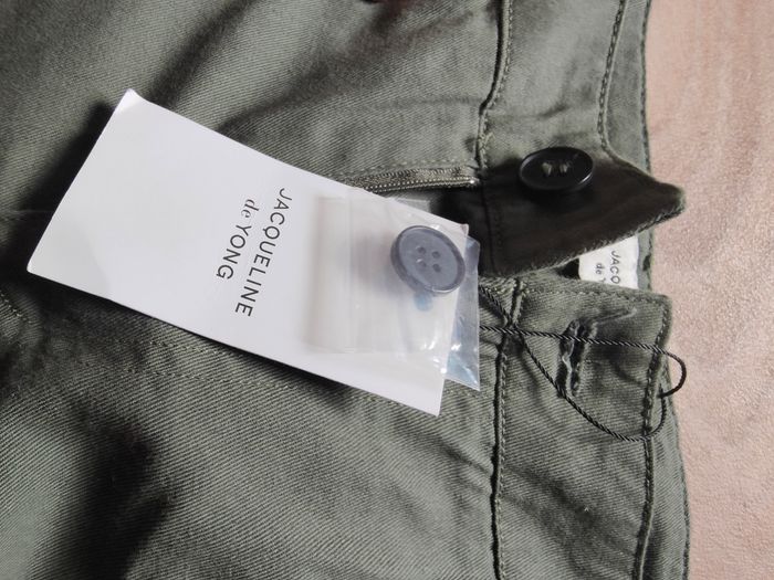 Pantalon cargo neuf - photo numéro 2