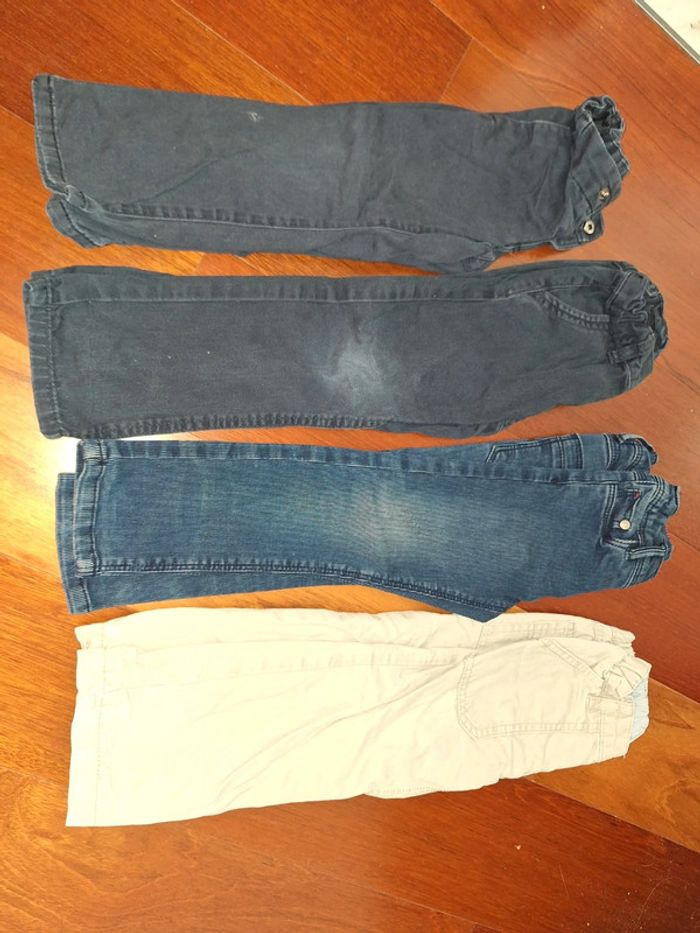 Lot 4 pantalons taille 3 ans