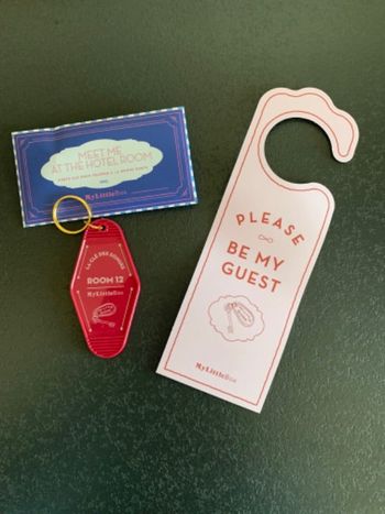 1 porte clé + 1 marque porte