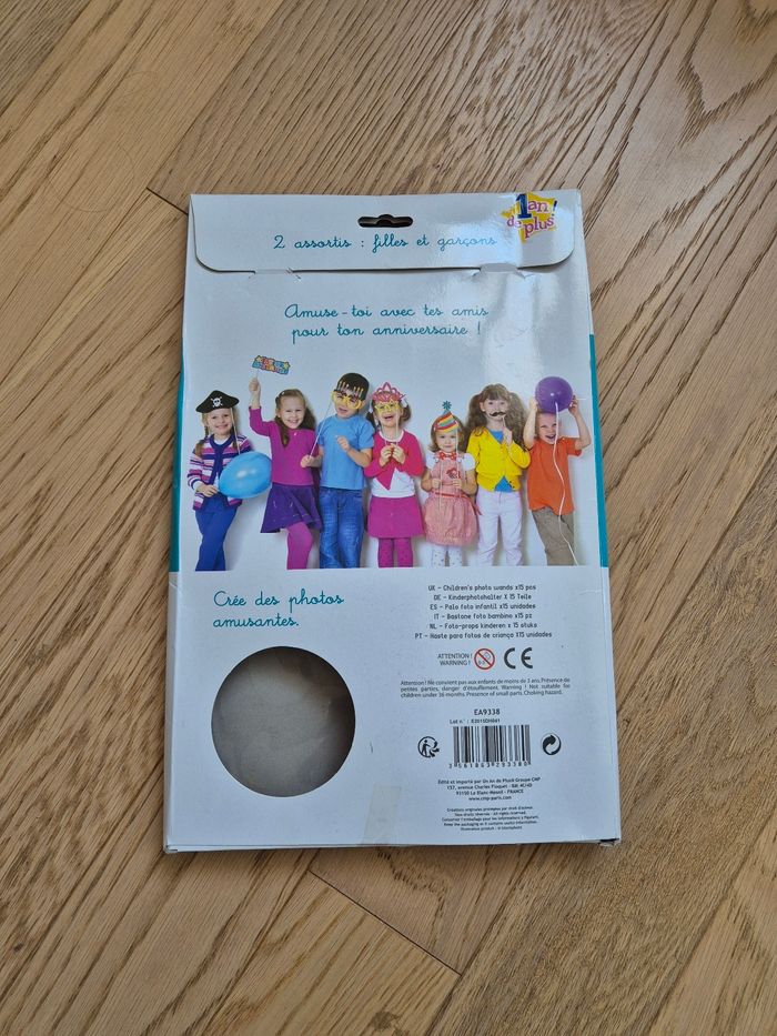 Coffret photo booth anniversaire enfant, neuf 🎂 - photo numéro 2