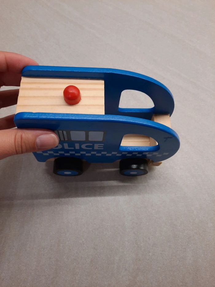 Voiture police en bois - photo numéro 2