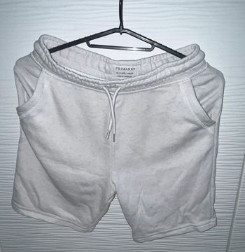 Short en russe blanc tacheté gris