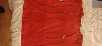 Tee-shirt avec épaulette