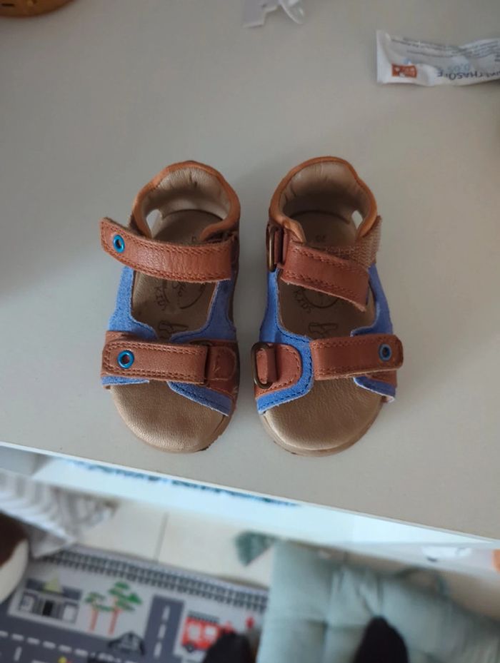 Pieds nu enfant