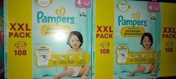 216 couches Pampers premium taille 4