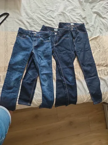 Lot de 3 jeans skinny bleus taille 12 10 et 9 ans kiabi et gemo