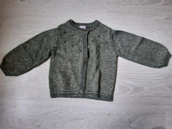 Gilet vert et dorés à nopes 2 ans tape à l’œil