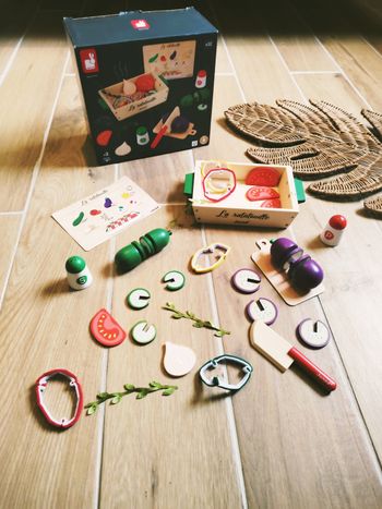 🍆Dinette La ratatouille cagette avec divers aliments en bois et feutrine marque Janod