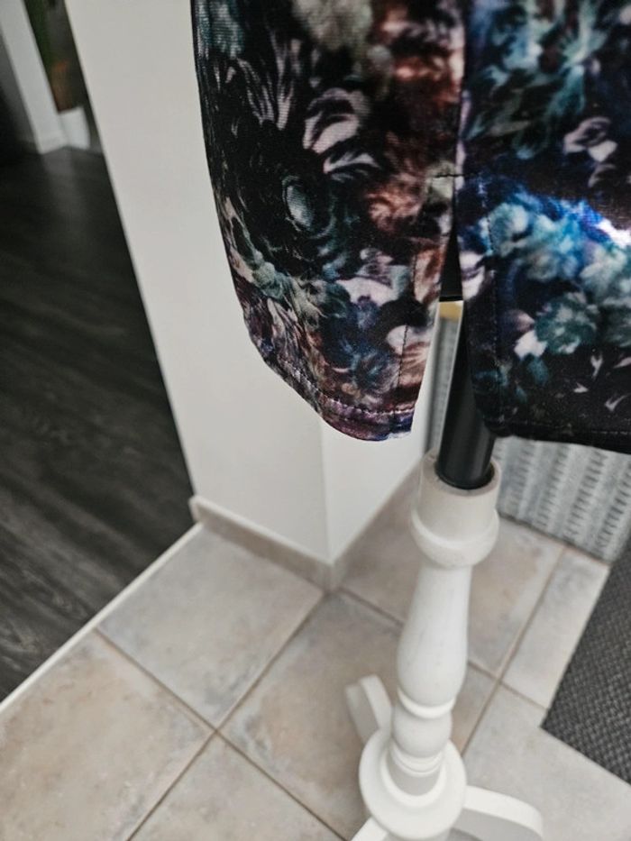 Urban outfitters mini jupe velours à fleurs taille XS - photo numéro 2