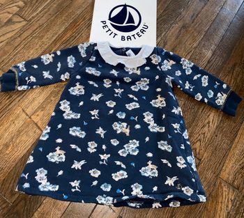 robe Petit Bateau 24 mois le col est gris