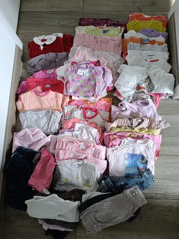 Lot de 3 mois fille  (pantalon, bodys, pyjamas léger et )