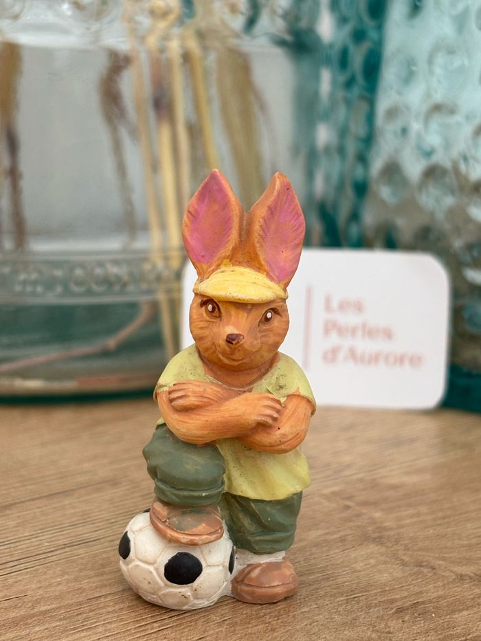 Figurine vintage lapin football