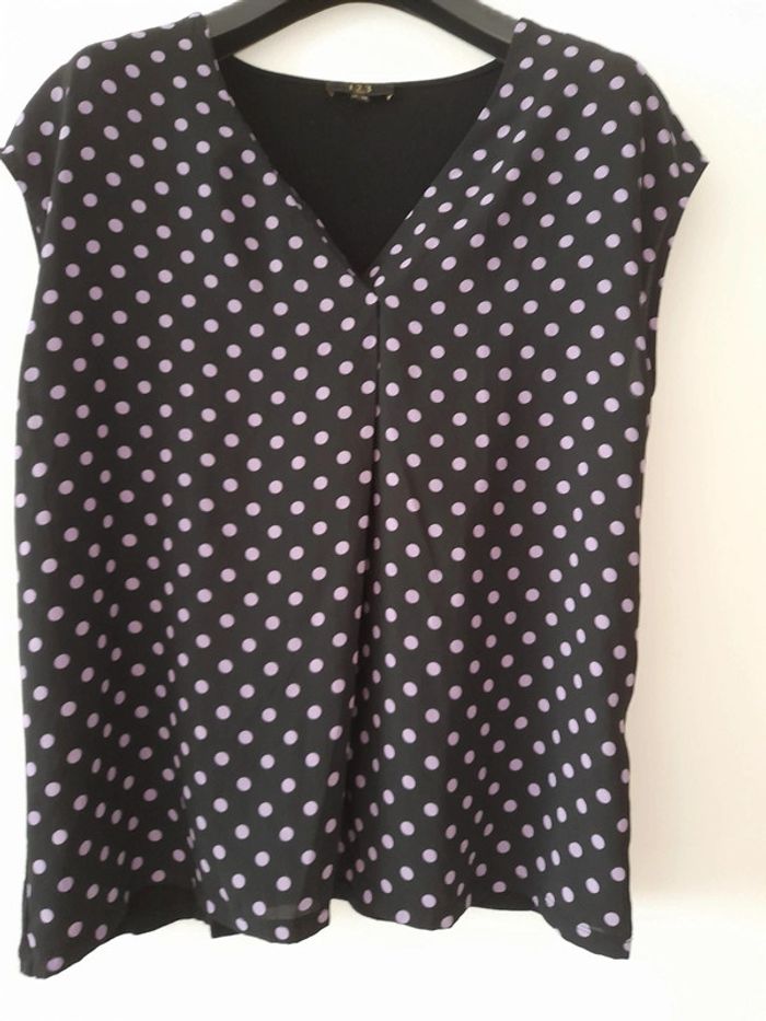 Blouse manches courtes et décolleté V