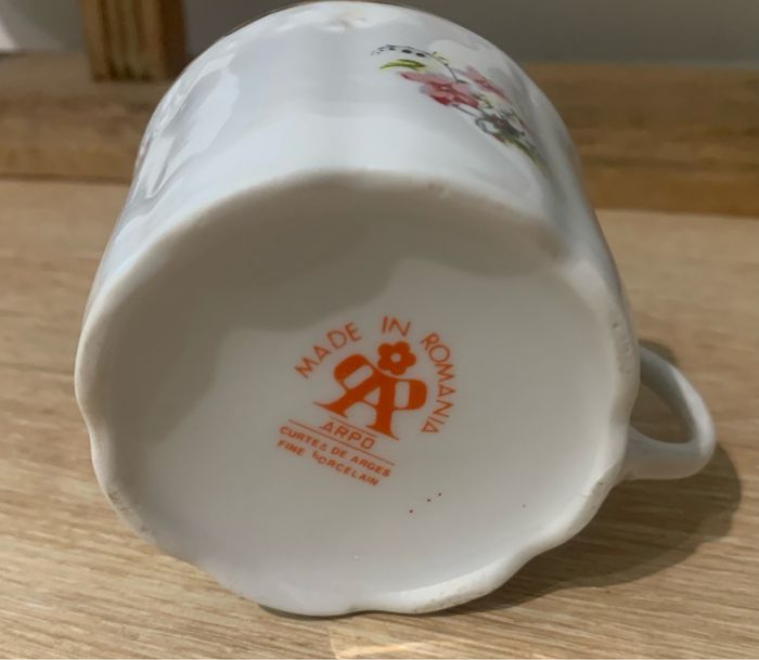 Tasse en porcelaine fine - photo numéro 8