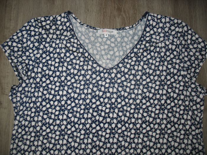 BLOUSE MC BLEU MARINE A FLEURS "SCOTTAGE" - TAILLE 4 - n°03 - photo numéro 2