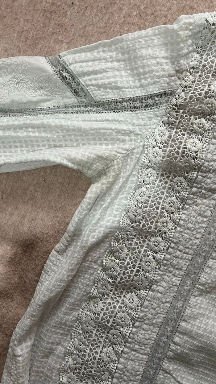 blouse blanche avec broderies - photo numéro 4