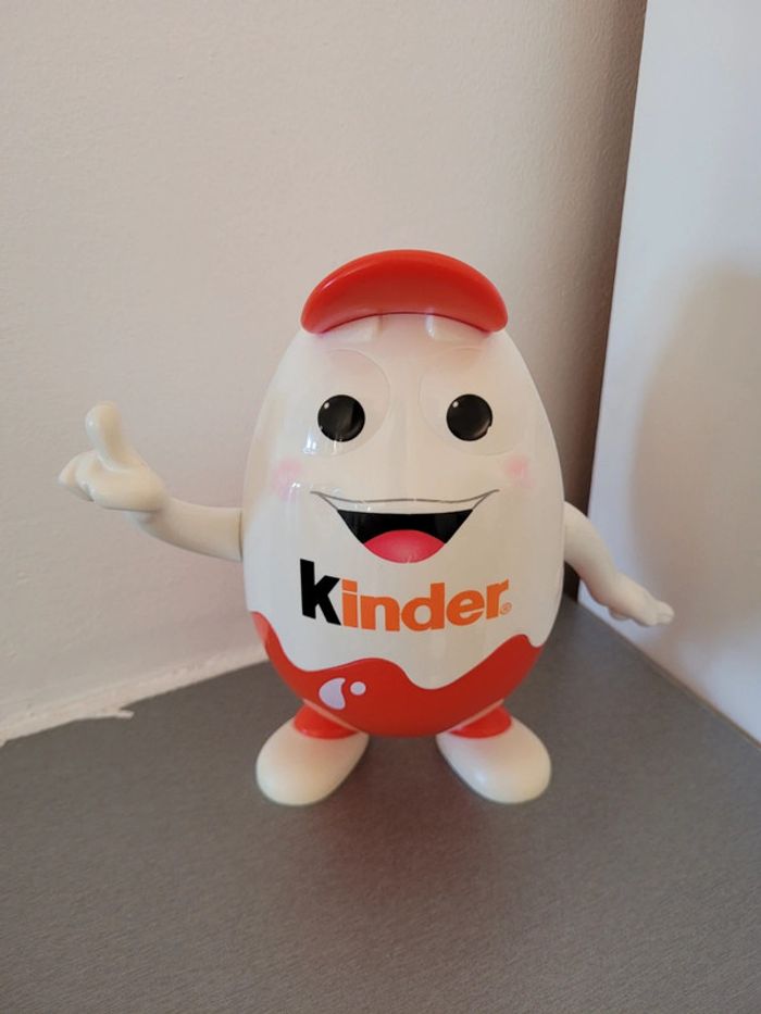 Tirelire figurine œuf kinder