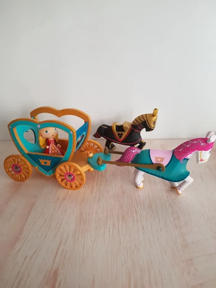 Figurine, palais, chevaux et calèche Djeco en bois - photo numéro 3
