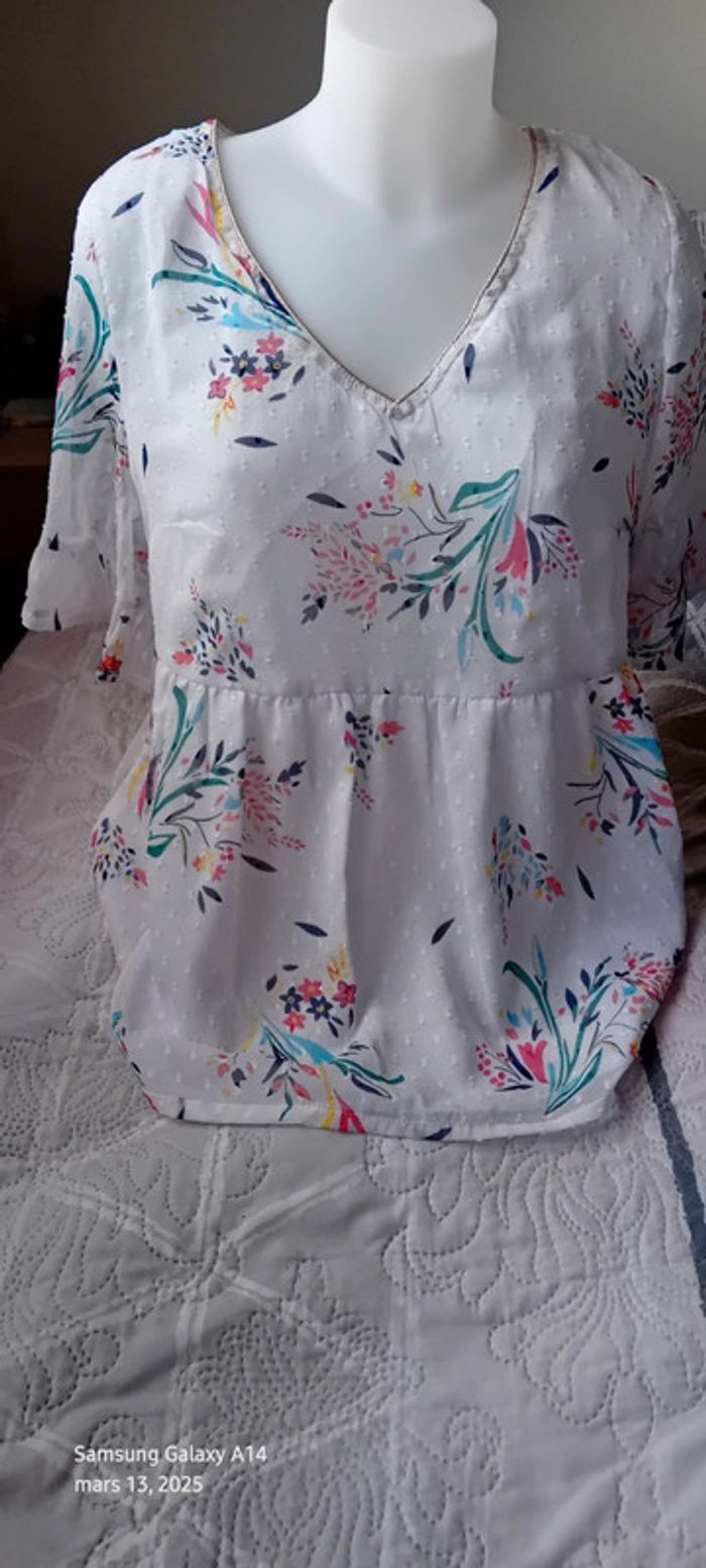 Blouse en voile col V motif floral avec pois blanche femme 42 blanche porte - photo numéro 2