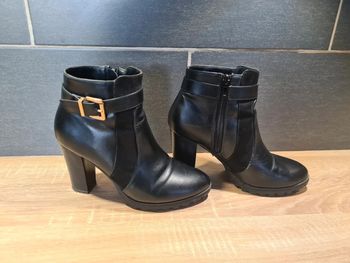 Bottines noires à talons taille 38