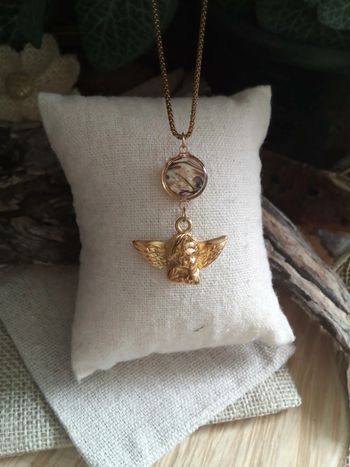 Collier pendentif ange et connecteur en ormeaux + carte