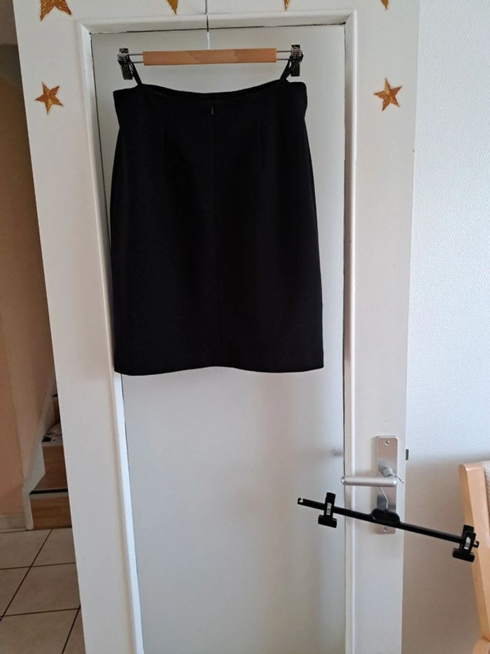 Jupe noire T42 - photo numéro 2
