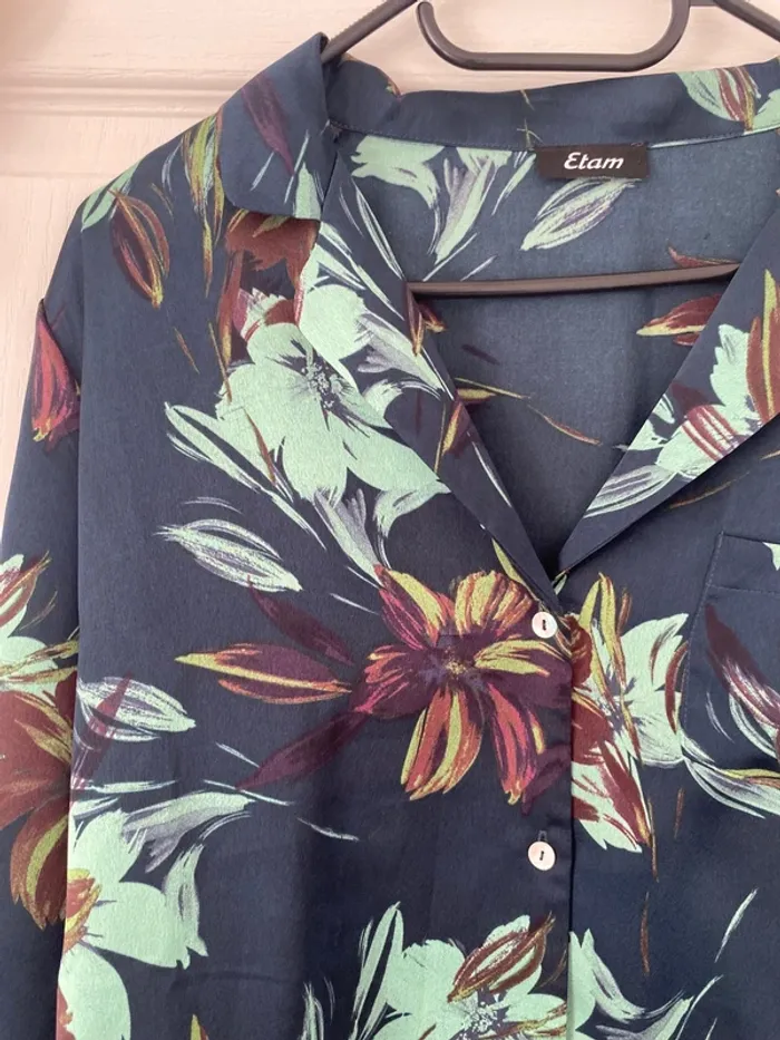 Chemisier en satin fleuri - photo numéro 2