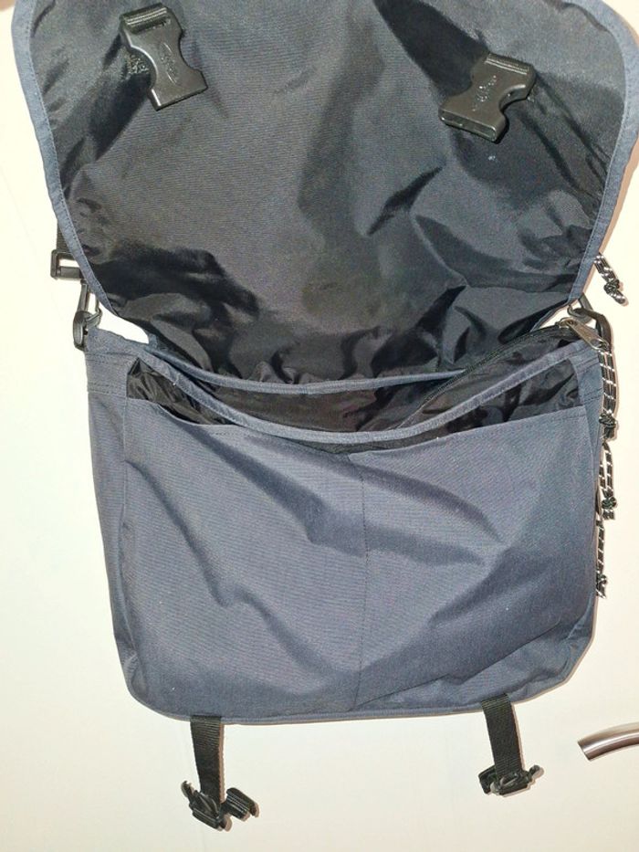 Sac à bandoulière Eastpak - photo numéro 5