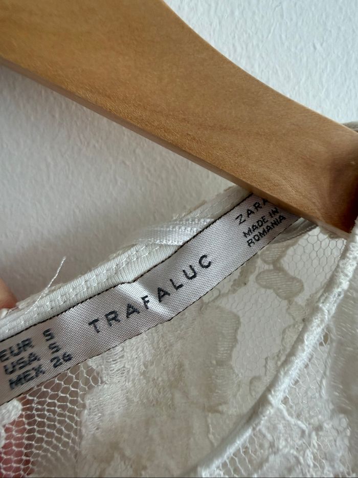 Robe moulante blanche avec dentelle crème Zara trafaluc taille 36 S - photo numéro 4