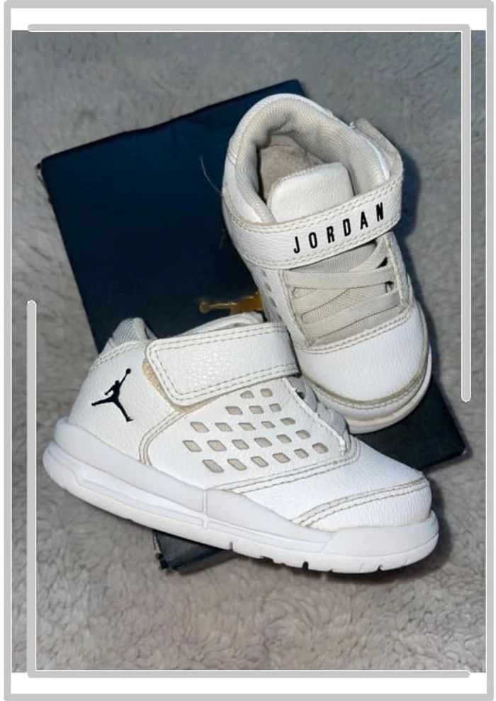 Basket Jordan flight taille 21 - photo numéro 2