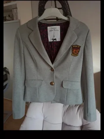 Veste grise écusson miss ça avant-première 12 ans