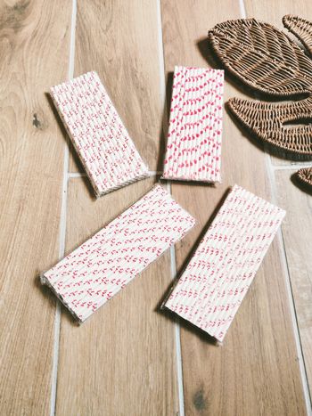 🥤Lot de 4 paquets de pailles candy bar à motifs cerises et cœurs rouges neufs