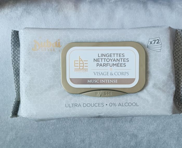 Lot 2 paquets lingettes parfumées Dubaï – musc intense & oud suprême – 0% alcool – 144 lingettes - photo numéro 3