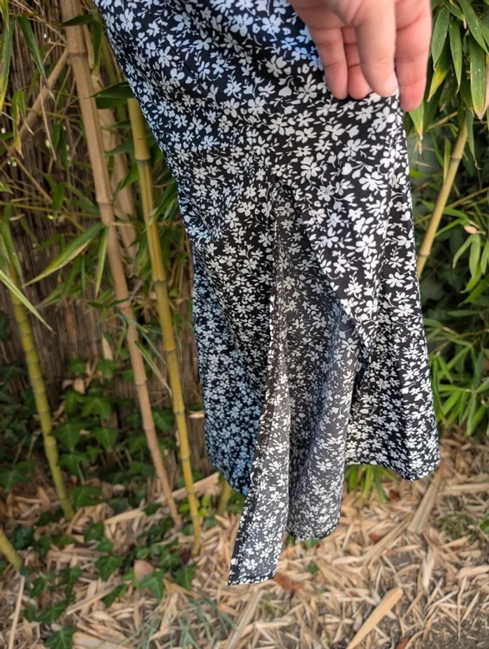 🌸 Jupe noire à fleurs Shein – 10 ans - photo numéro 3