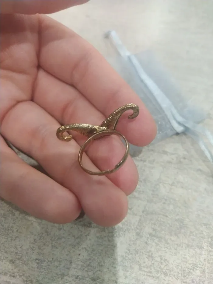 Bague doré moustache - photo numéro 3