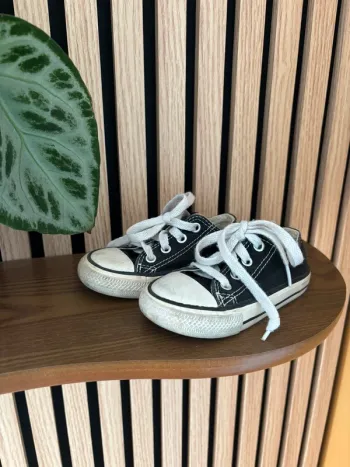 Converse noire