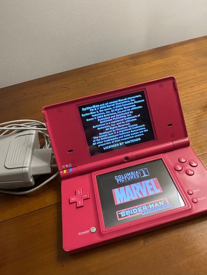Nintendo dsi rose - photo numéro 2