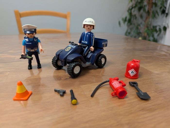 Lot 6 de playmobil police - photo numéro 3