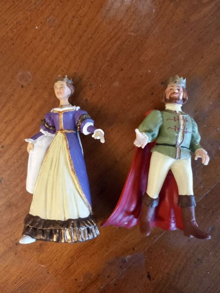 Lot 2 figurines