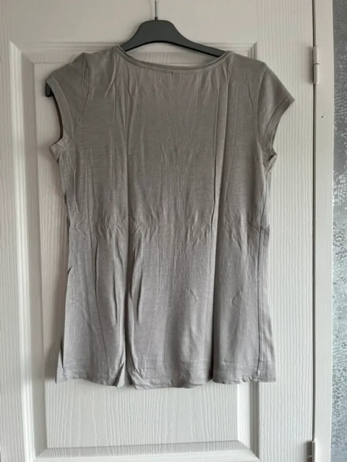 Tee-shirt gris à sequins fluo - photo numéro 4