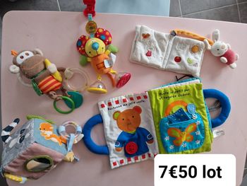 Jouets enfant premier âge.