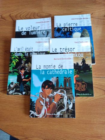 Lot de 5 livres collection detestivarium neufs