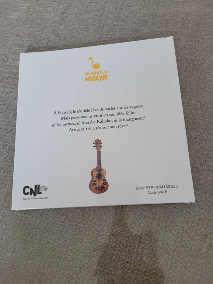 Livre le ukulele qui voulait surfer , neuf - photo numéro 2