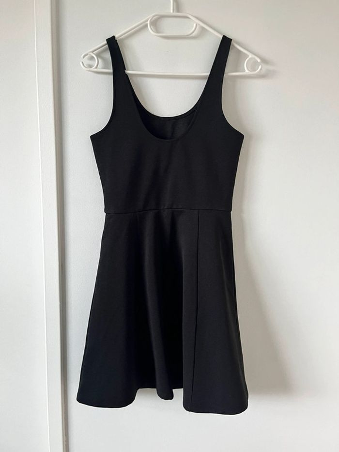 Robe noire patineuse - photo numéro 3