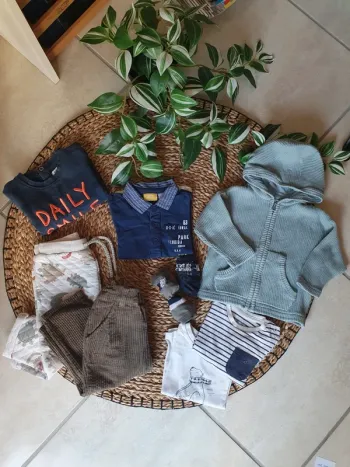 Lot vêtements bébé garçon taille 12 mois 1 ans