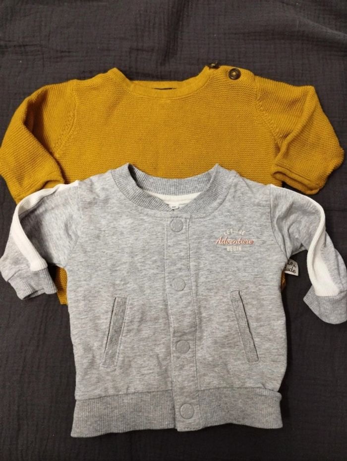 Lot de deux sweat et pull naissance/ 1 mois